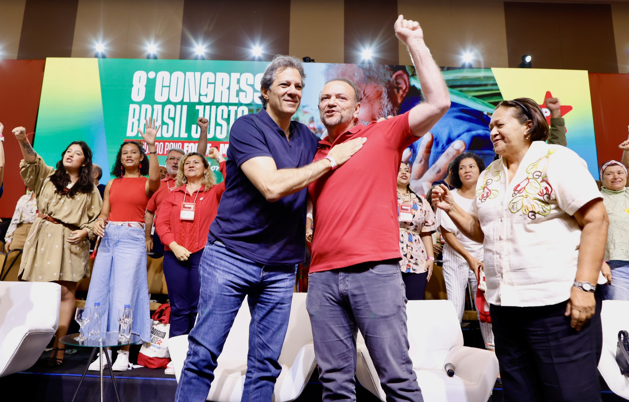 PT se posiciona como antissistema e critica Bolsonaro