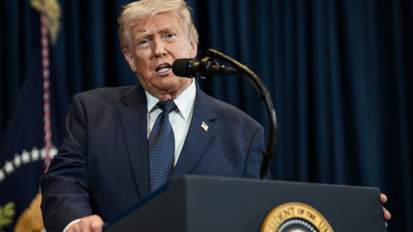 Trump afirma que Irã não deseja fechar o estreito de Ormuz